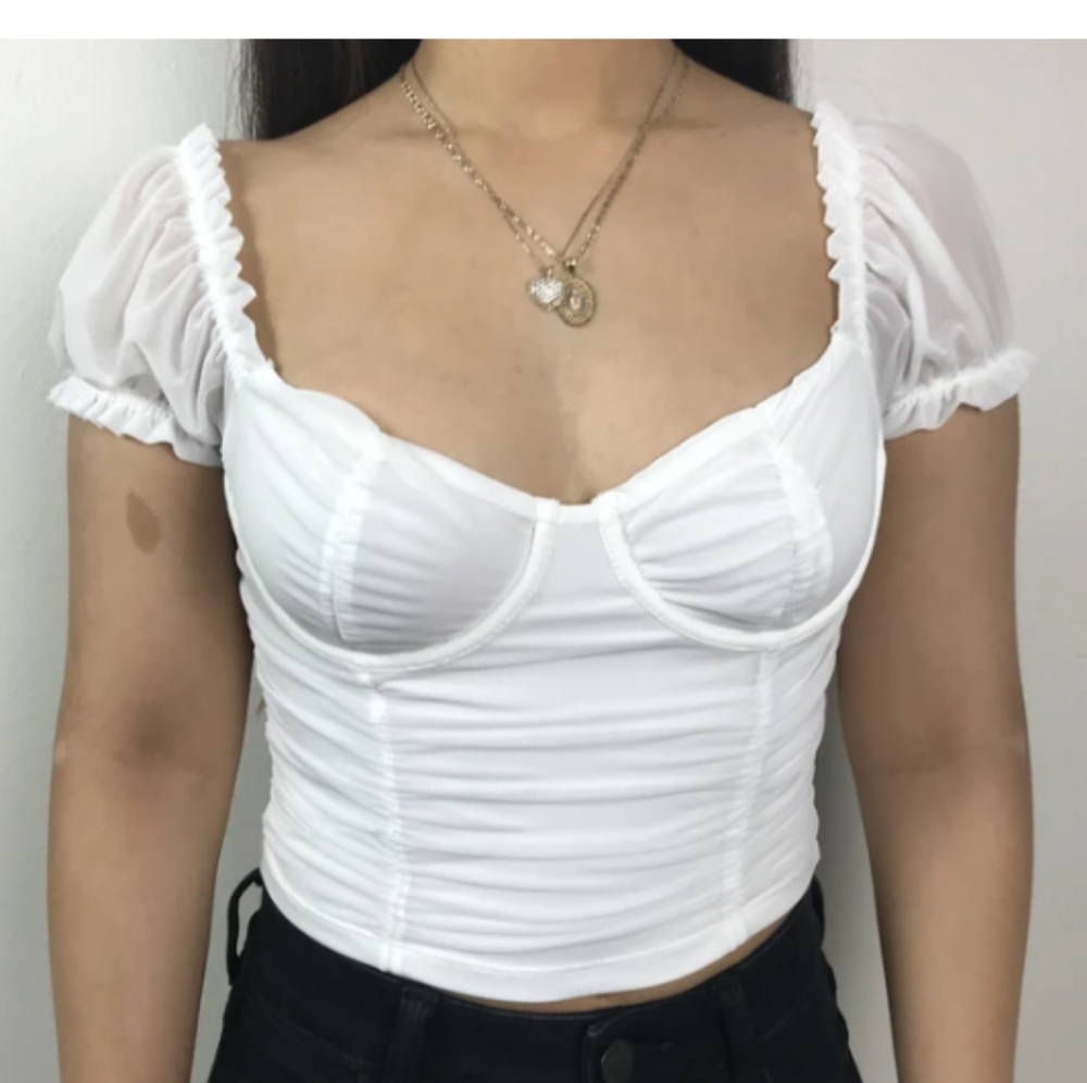 White sweetheart neckline short sleeve top